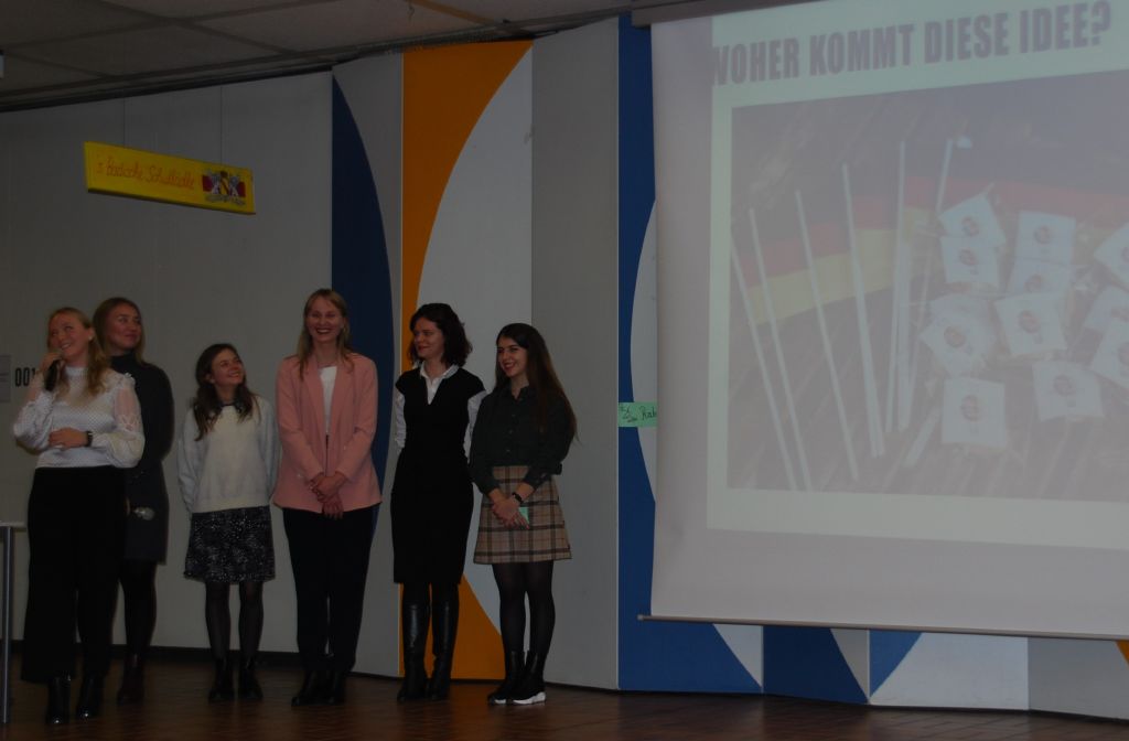 1024 6 Studentinnen PP Idee