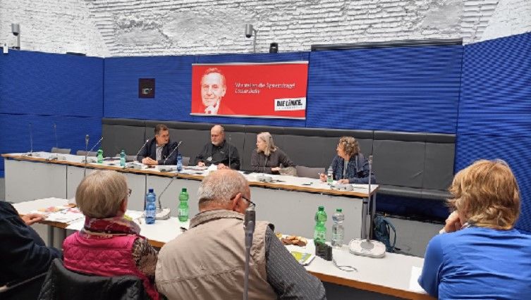 Foto: M. Czychi, v.l.n.r: André Nowak, Peter Franke, Oksana Kogan-Pech, Eva Aras Foto: M. Czychi, v.l.n.r: André Nowak, Peter Franke, Oksana Kogan-Pech, Eva Aras